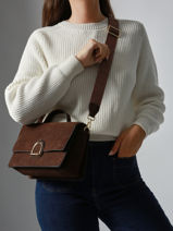 Sac Bandoulire M Altesse Suede Etrier Marron altesse suede EASU048M-vue-porte